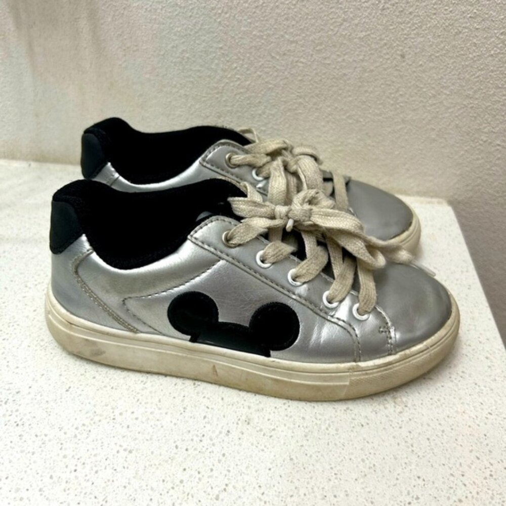 🦋 Mickey Silver and Black Kids Shoes. Boys size 12.